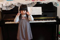 青岛星海钢琴提示：学钢琴他们能更自由的表达